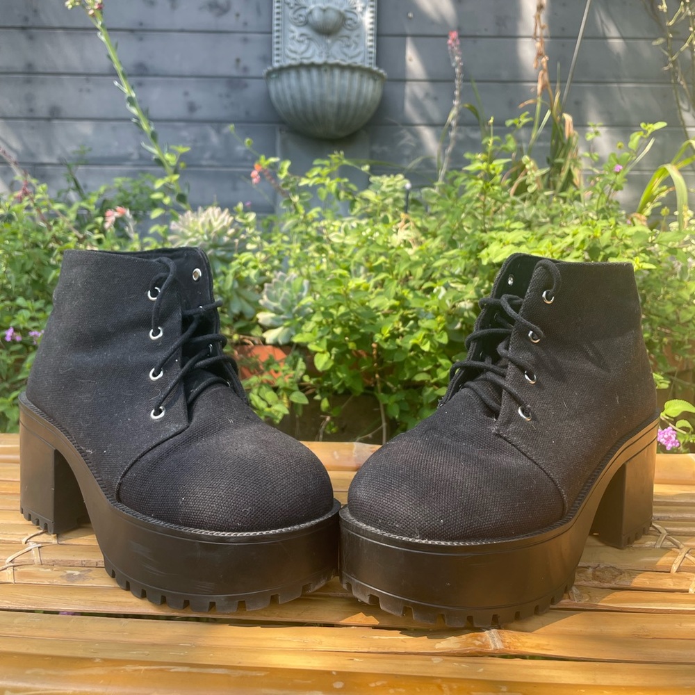 Black Chunky Platform Boots!